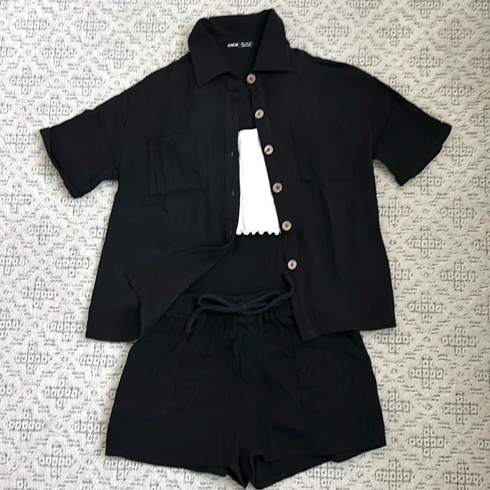 Never worn black crinkle fabric short and button up top set 🕶️